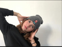 Cargar imagen en el visor de la galería, STAY WILD BEANIE