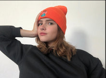 Cargar imagen en el visor de la galería, STAY WILD BEANIE