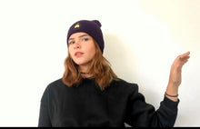 Cargar imagen en el visor de la galería, STAY WILD BEANIE